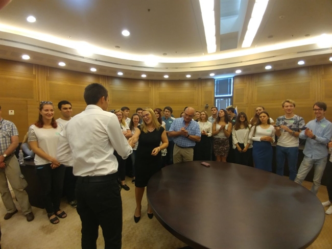 טקס חלוקת תעודות זהות לתלמידים עולים
