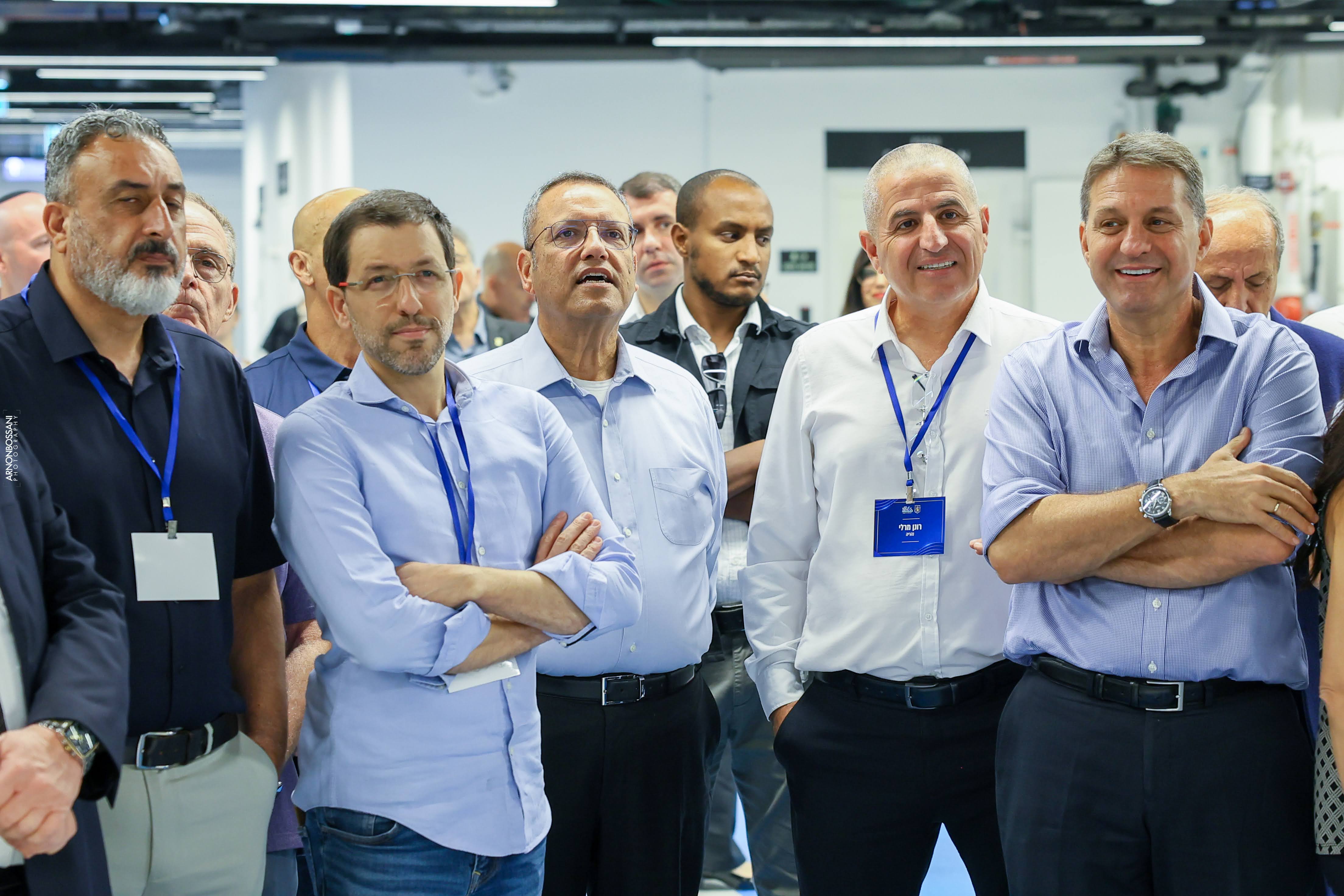 סיור ראשי רשויות בחברת מובילאי
