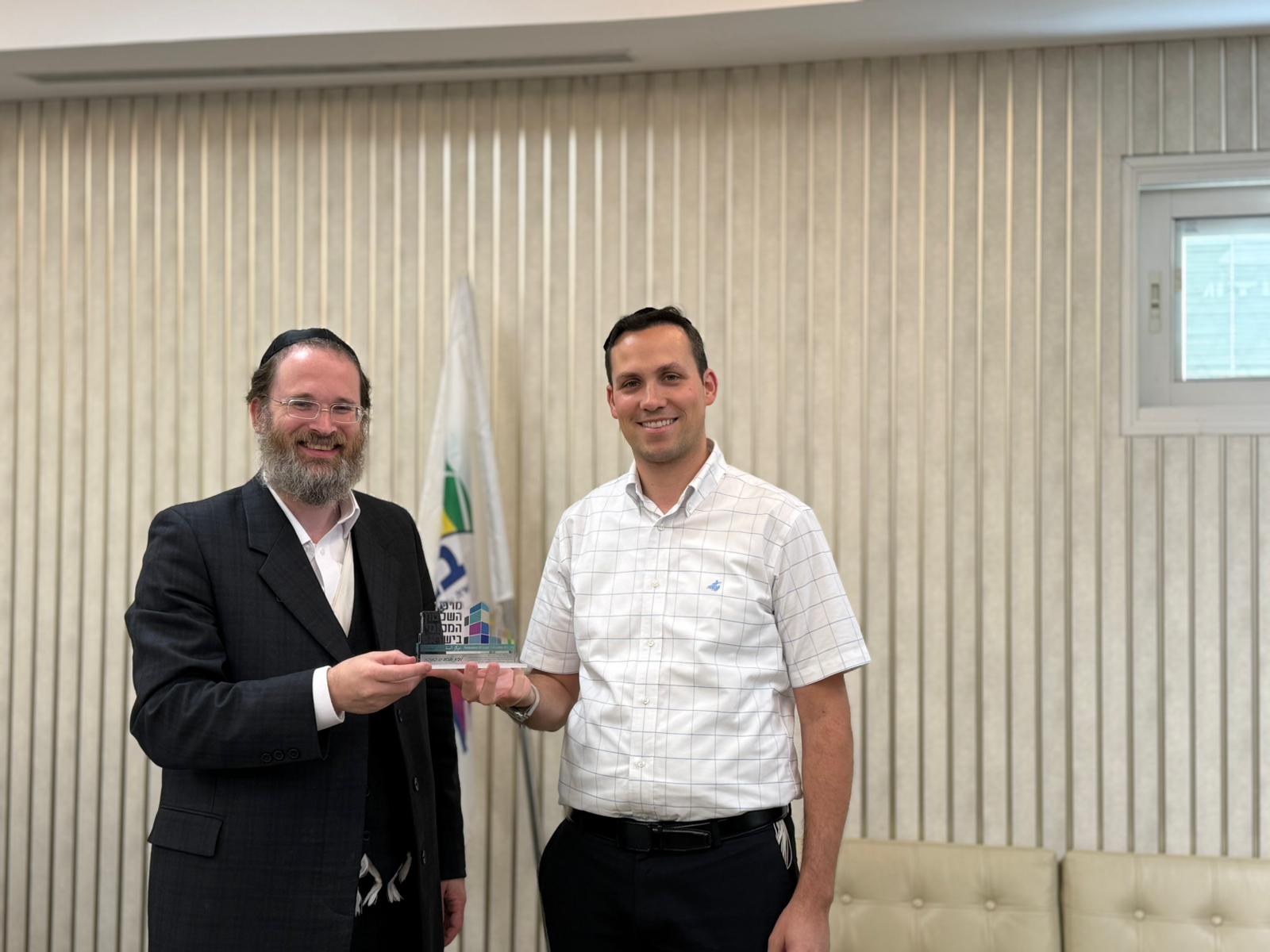 ידידיה לאו עם ראש עיריית